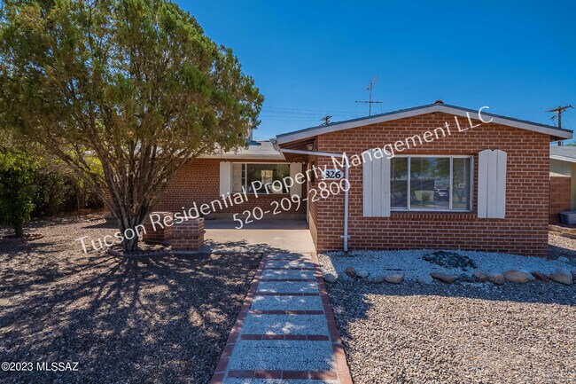 Photo - 826 E Water St