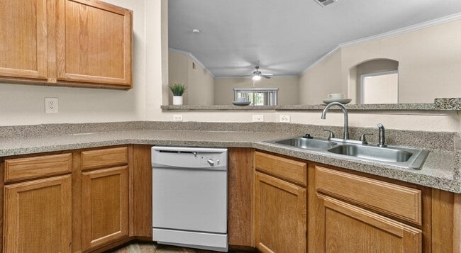 Photo - 5720 Forest Park Rd Unidad 3409