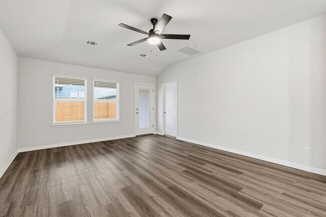 Photo - 825 Sun Grv Trl