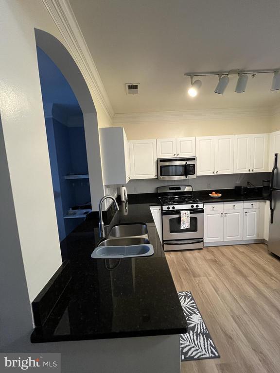 Building Photo - 27 Booth St Unit 345