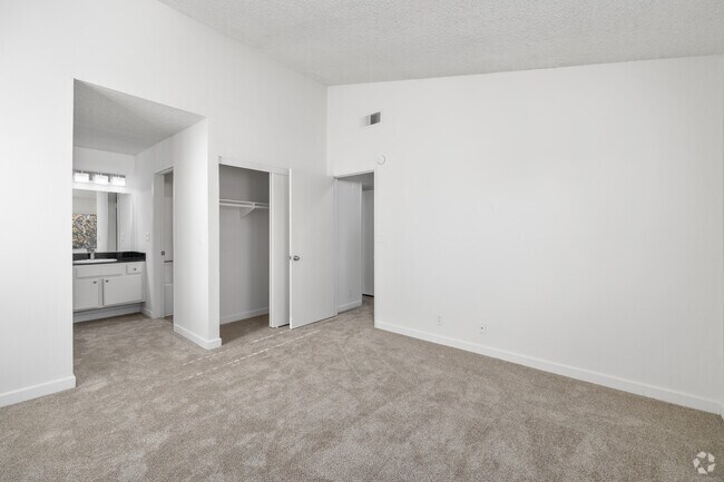 2BR, 2BA - 950SF - Primary Bedroom