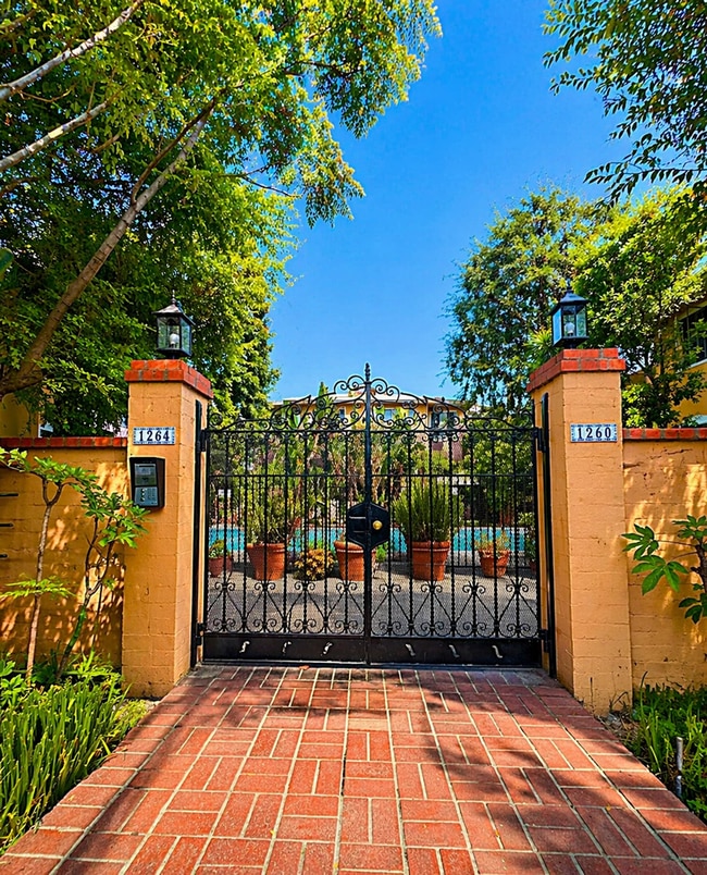 Photo - Hayworth Courtyard Apartments – West Hollywood Living