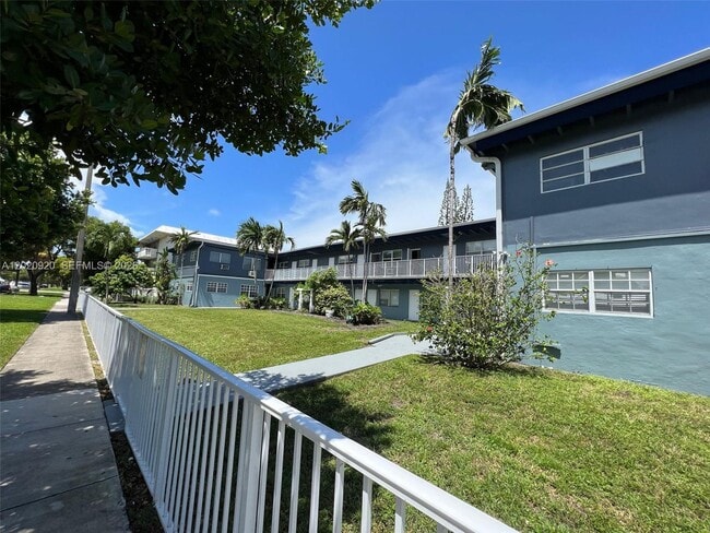 Photo - 16851 NE 21st Ave Unidad 5