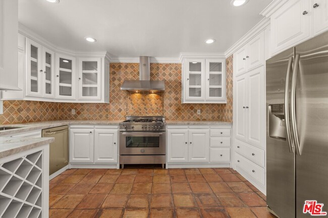 Photo - 734 N Bundy Dr House
