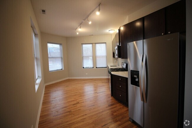 Building Photo - 4200 N Milwaukee Ave Unit 2 Rental