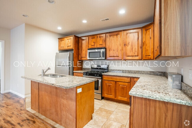 Building Photo - 698 E 1600 S Unit B Rental