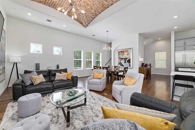 Photo - 710 Delano St