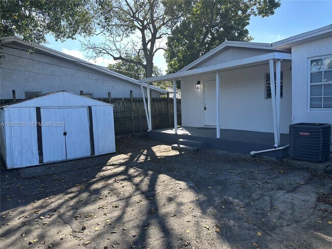 Photo - 1920 NW 4th St Unit B