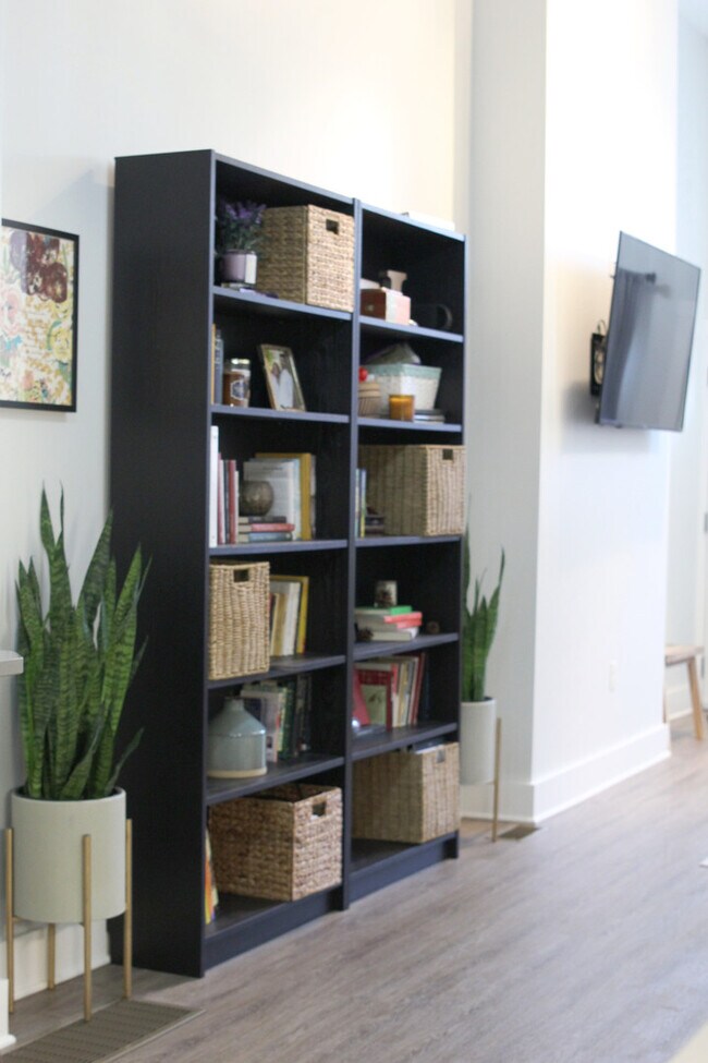 Photo - 4057 Penn Ave Unit 1