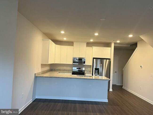 Photo - 8 E Front St