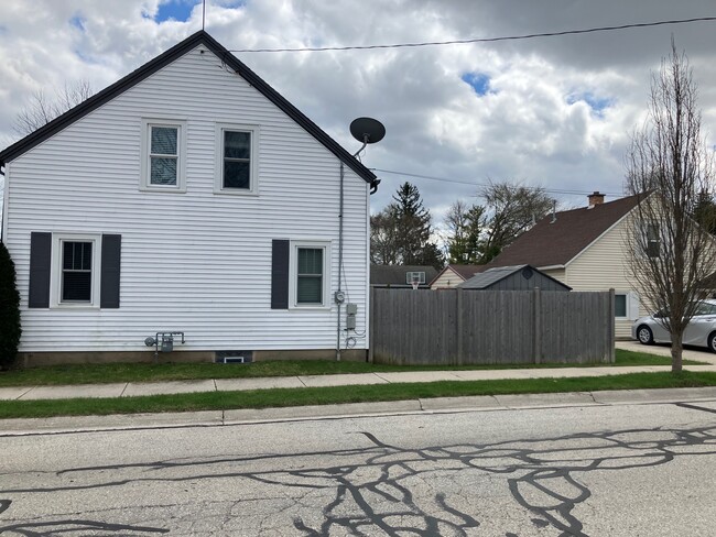 Photo - 1001 8th Ave