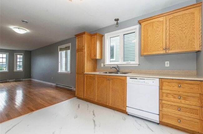 Photo - 590 Empire Ave