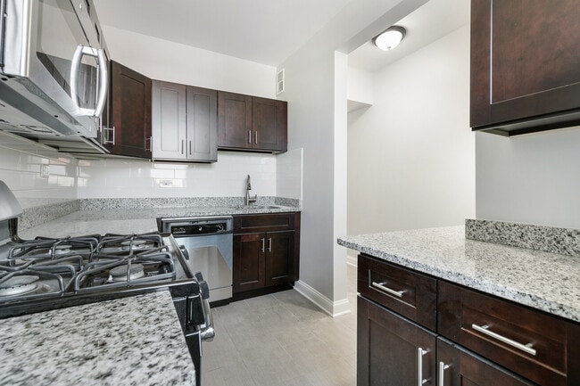 Photo - 1110 W Glenlake Ave Unit 1