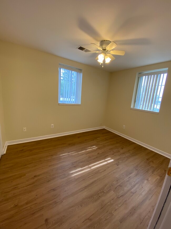 Photo - Yale Manor Apartment Community