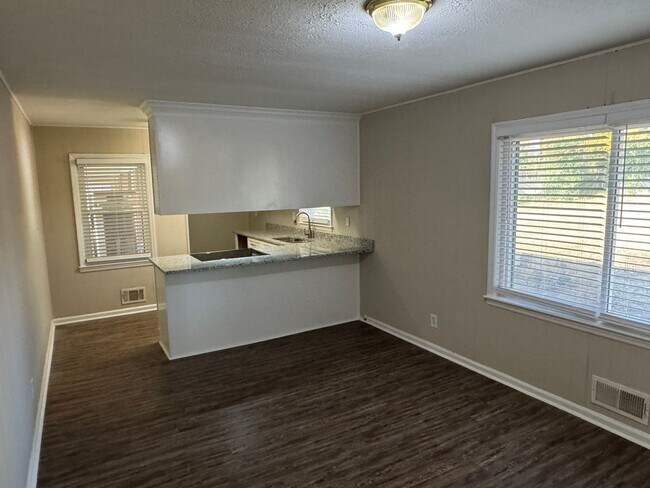 Photo - 437 Lockridge Ln