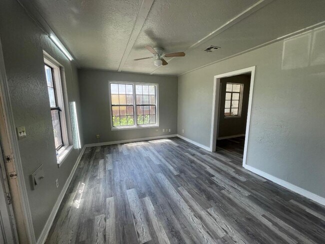 Photo - 1 Bed 1 Bath Duplex For Lease Now!
