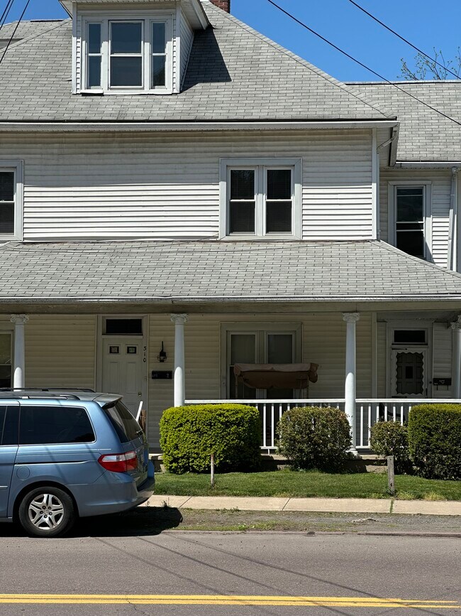 Front Entrance - 310 E Main St Unit 310 East Main St. Apt # 2