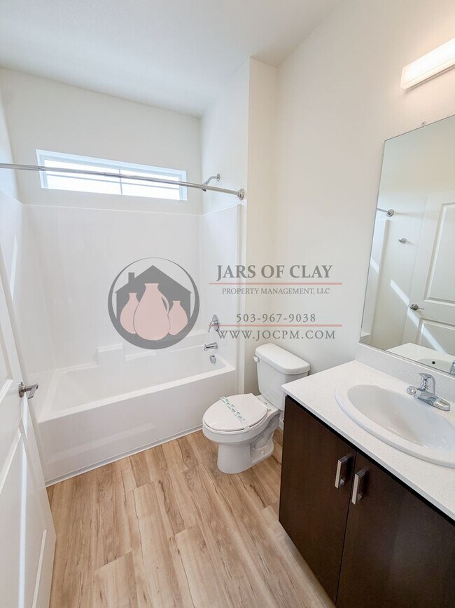 Photo - 2568 Gilbert St S