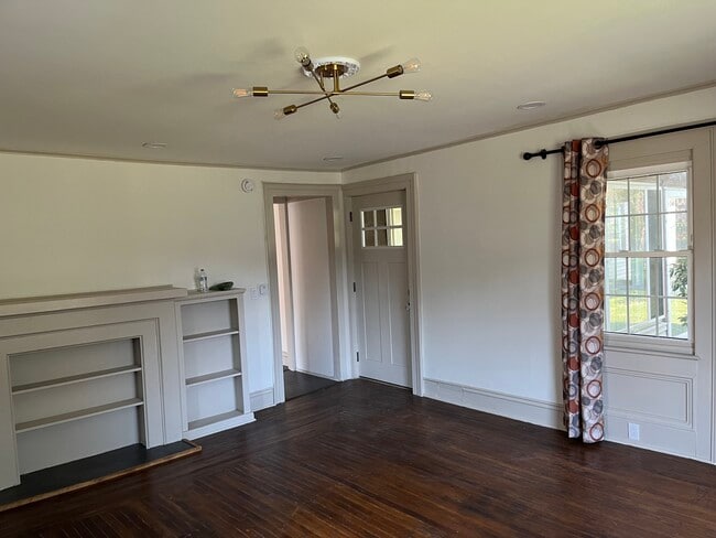 Living room / dining - 1400 Titus Ave Unit 2