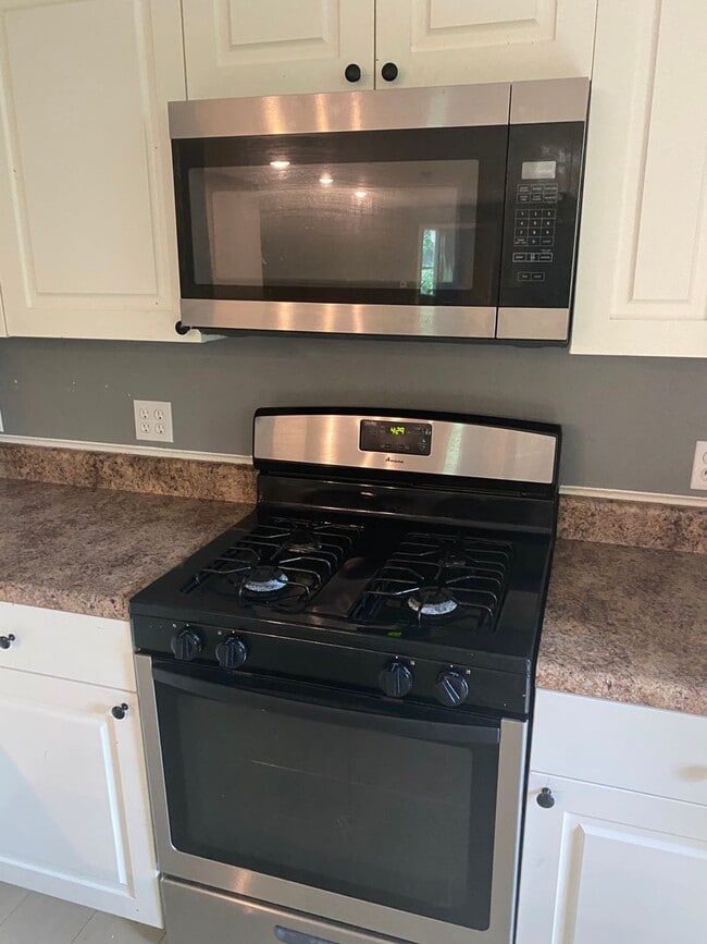 2 bedroom apartment in country setting! - 2 bedroom apartment in country setting!