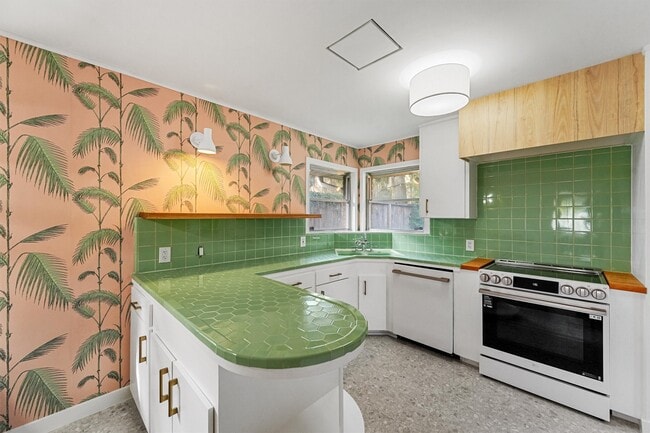 Photo - 2052 Addison Rd