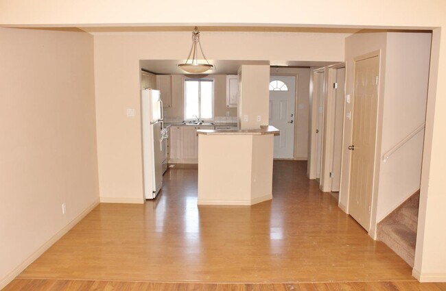 Photo - Lakeside Court