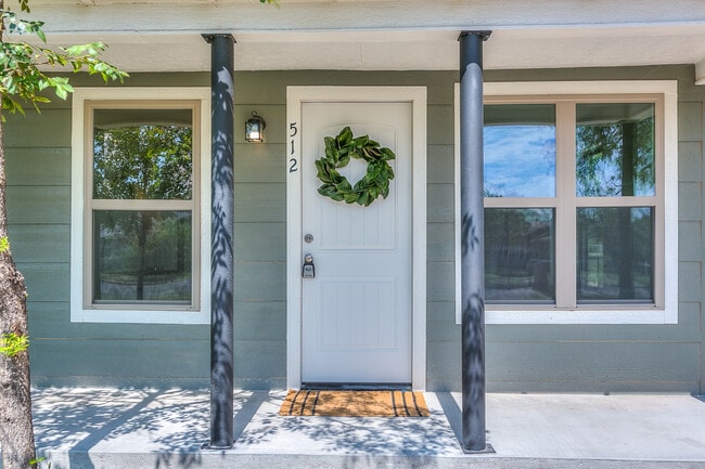 Photo - 512 E 18th St