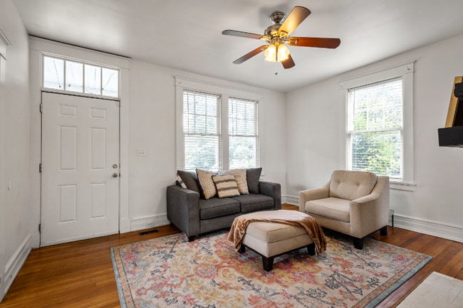 Photo - 2928 Hawthorne Ave