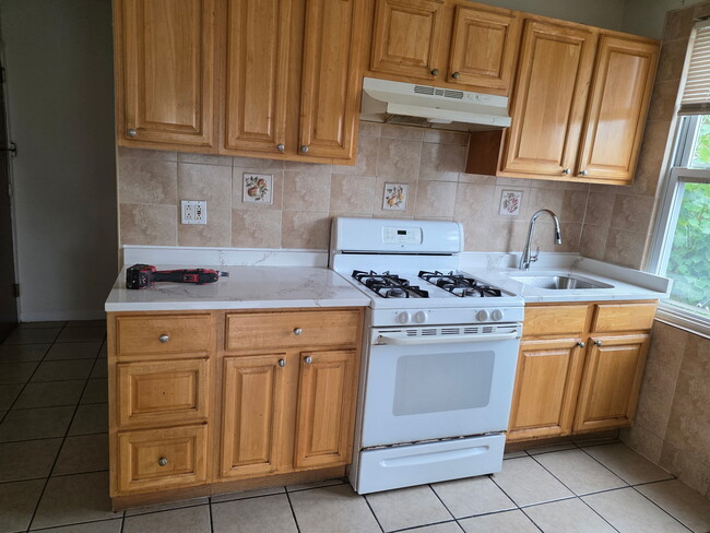 Photo - 960-962 Grove St