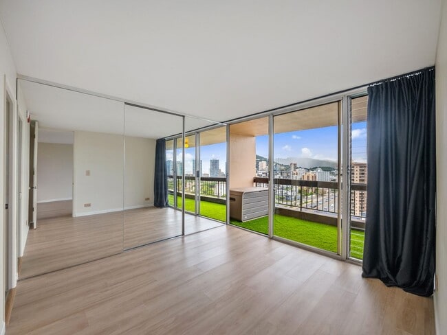Photo - Remodeled Corner 1BR with Ocean & Diamond Head Views, W/D + Parking