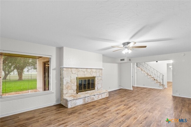 Photo - 213 Tracy Ln