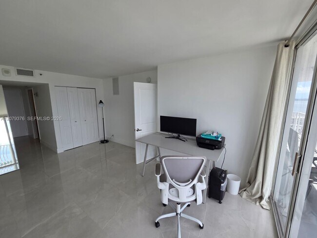 7601 E Treasure Dr Unidad 1902