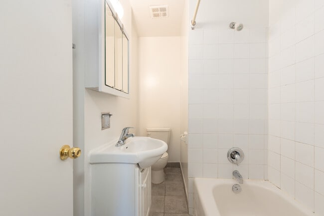 Photo - LARGE THREE BEDROOM TOWNHOUSE Unité TH 38