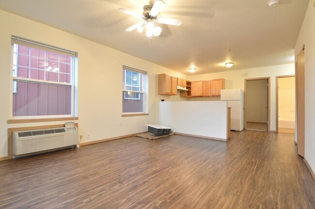 Photo - 433 NE Graham St Unit 2