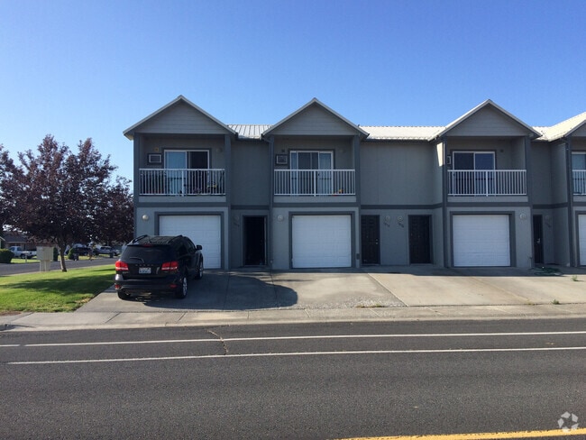 Building Photo - Apartment in Ephrata with Garage!
