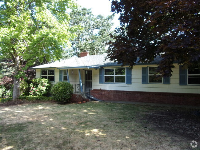 Building Photo - Delightful single level home by the Countr...