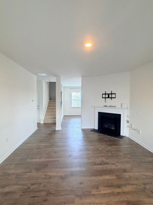 Photo - Beautiful 4 Bed, 2.5 Bath Home - Lawn Care Included!