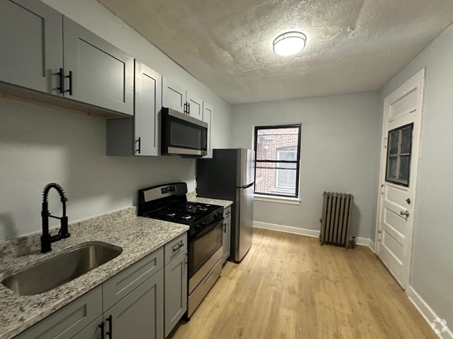 Building Photo - 1020 E Hyde Park Blvd Rental