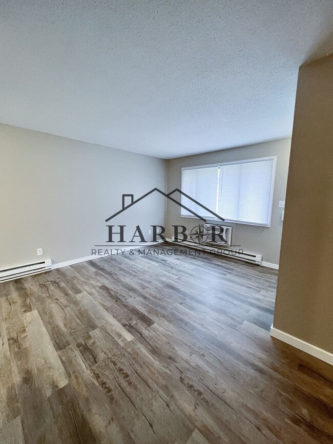 Photo - Renovated 1 Bedroom 1 Bath - SPECIAL: Lowe... Unit 719