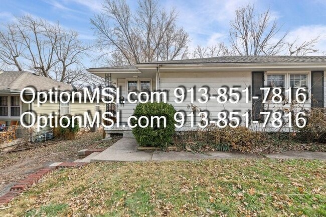 Building Photo - Spacious & Updated Duplex Near Downtown Overland Park!