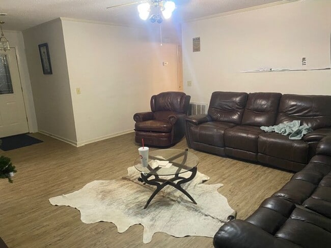 Photo - 110 Botts Ave