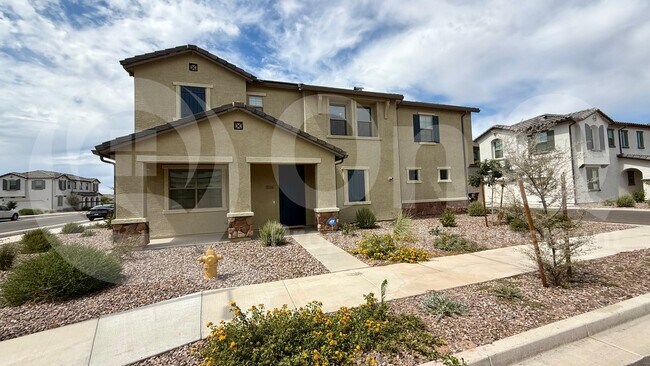 Building Photo - 1220 W Sparrow Dr