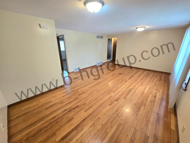 Photo - 8059 27th Ave Unit Upper