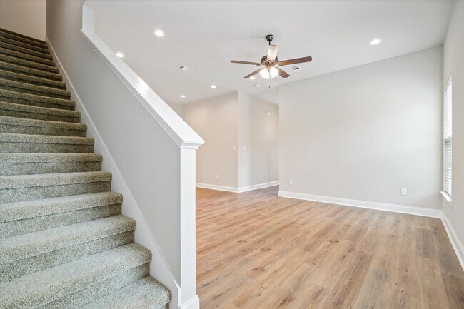 Photo - GREAT LOCATION IN CYPRESS GATES COMMUNITY