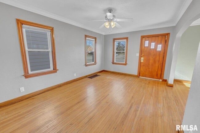 Photo - 2919 N University St