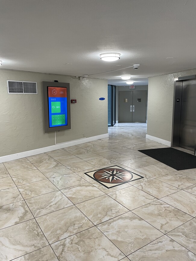 Building Photo - 4222 Inverrary Blvd Unit 4218