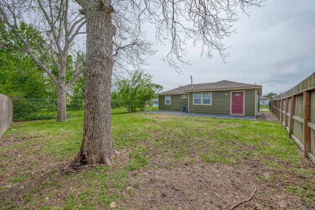 Building Photo - 3505 Mt Pleasant St