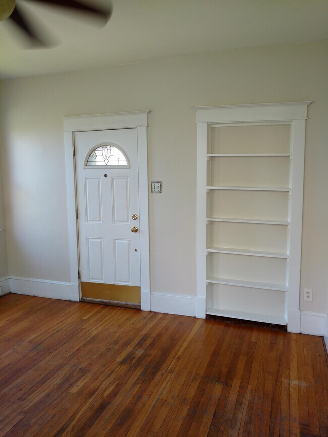 Photo - 101 W Whitlock Ave