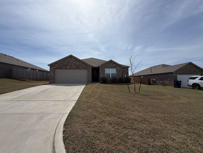 Building Photo - Large 4 Bedroom, 2 Bathroom Home in Shawnee Schools!