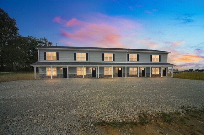 Building Photo - 2170 Sharkey Rd Unit Apt 2